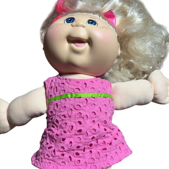 Charming Cabbage Patch Kids Doll with Blonde Hair - Picture 1 of 6
